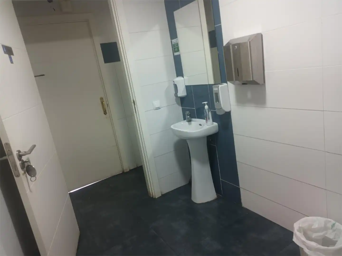 Baño de Local en traspaso en Villanueva del Trabuco con Aire acondicionado y Calefacción
