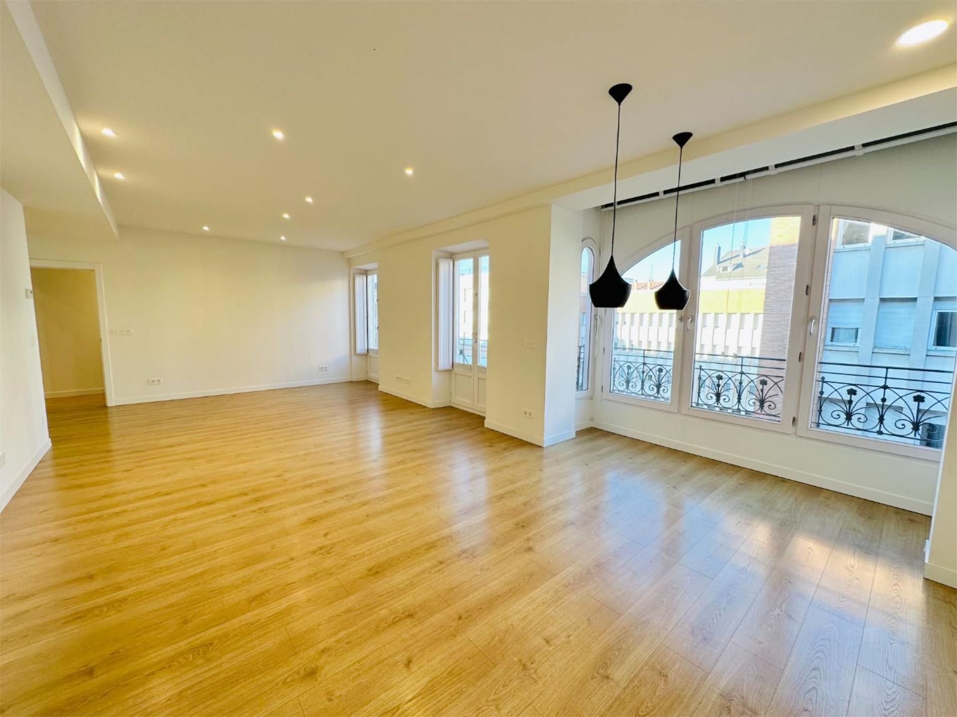 Living room of Flat to rent in Vitoria - Gasteiz  with Heating, Parquet flooring and Balcony