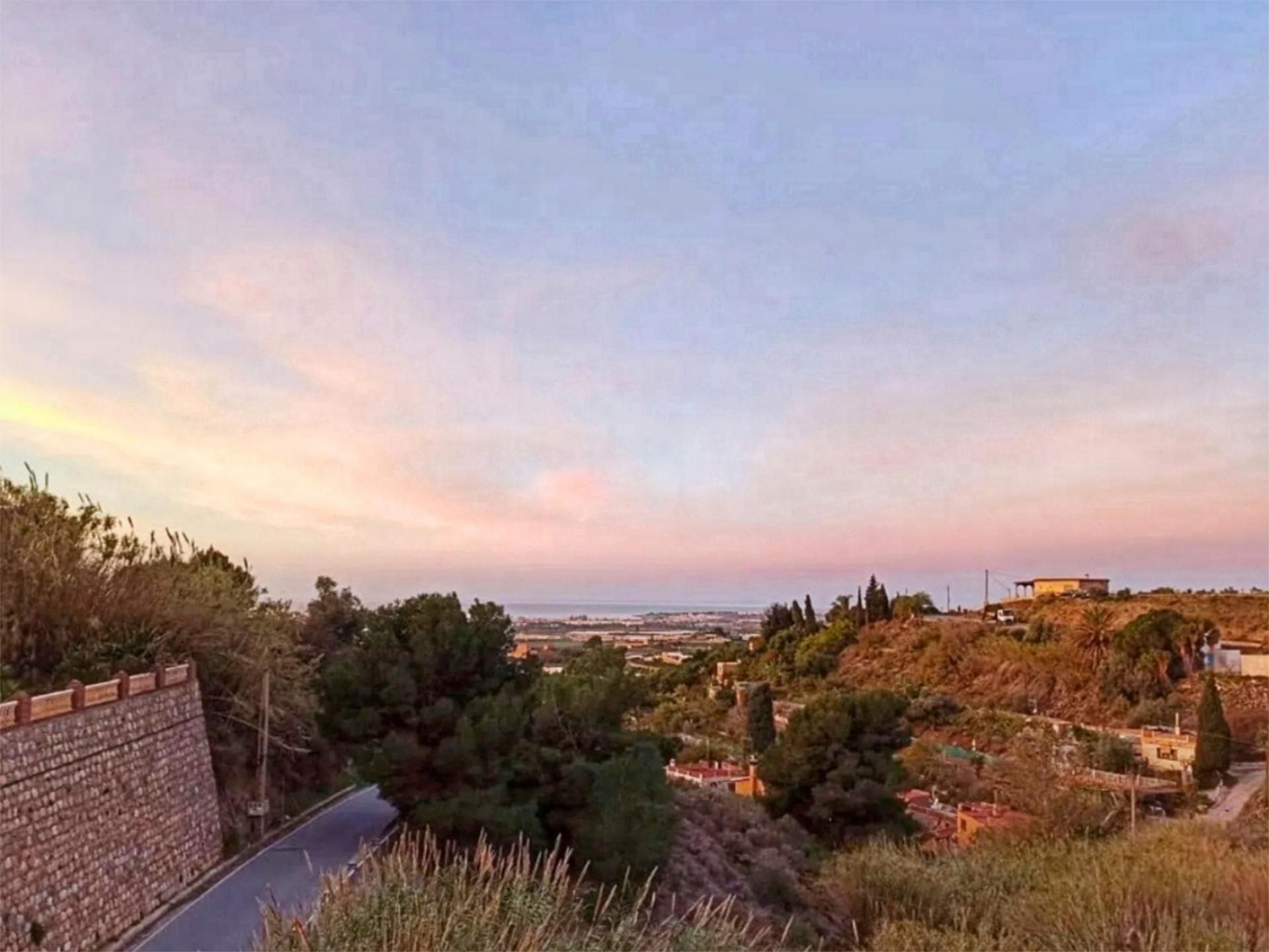 Vista exterior de Casa o xalet en venda en Motril amb Aire condicionat, Calefacció i Jardí privat