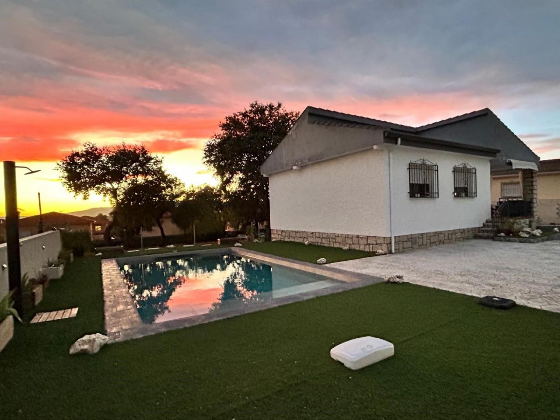 Piscina de Casa o xalet en venda en El Casar de Escalona amb Terrassa, Piscina i Balcó