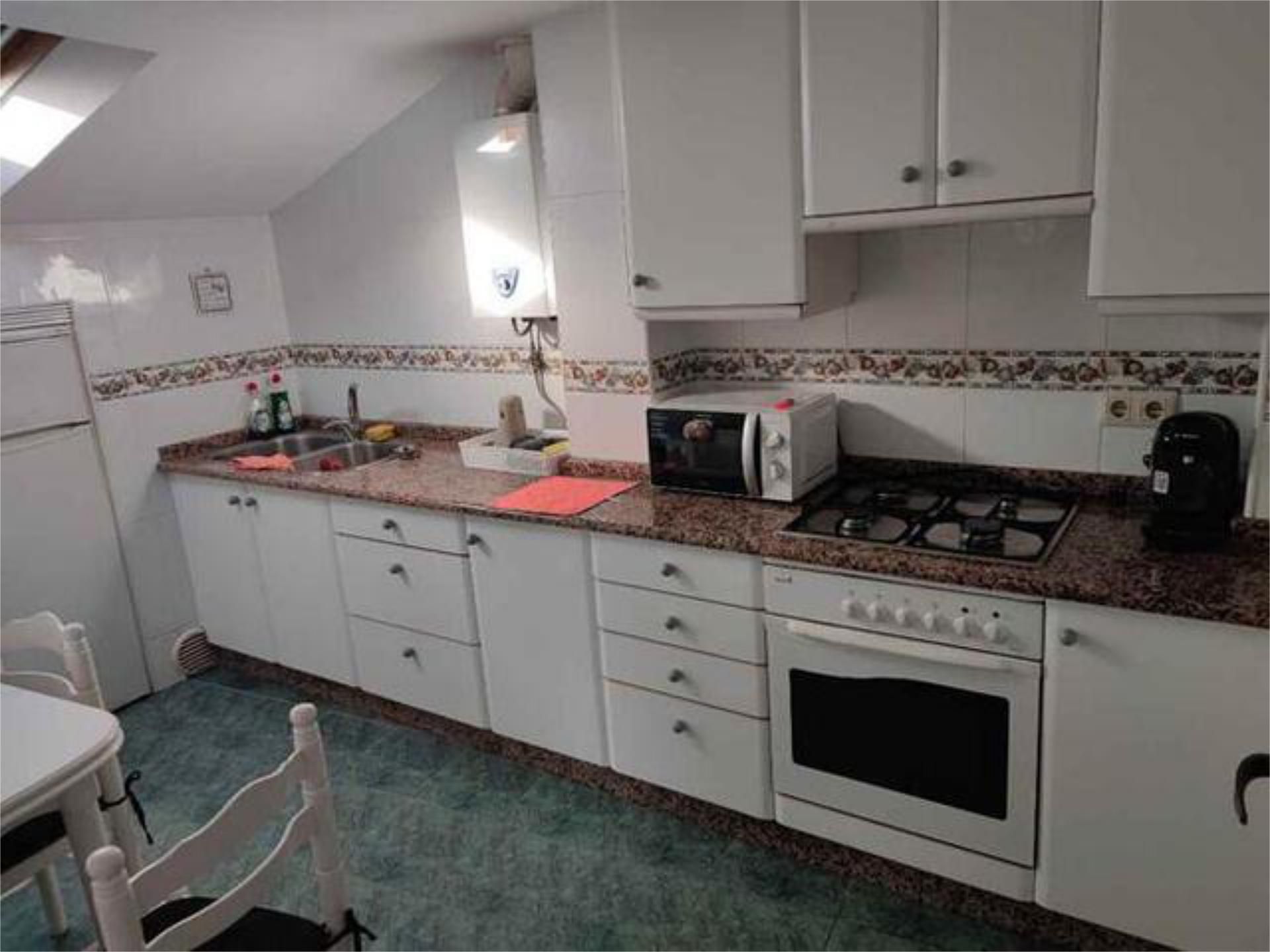 Kitchen of Attic to rent in Santiago de Compostela 