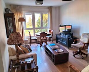 Wohnzimmer von Wohnungen miete in Castrillón mit Heizung, Parkett und Möbliert