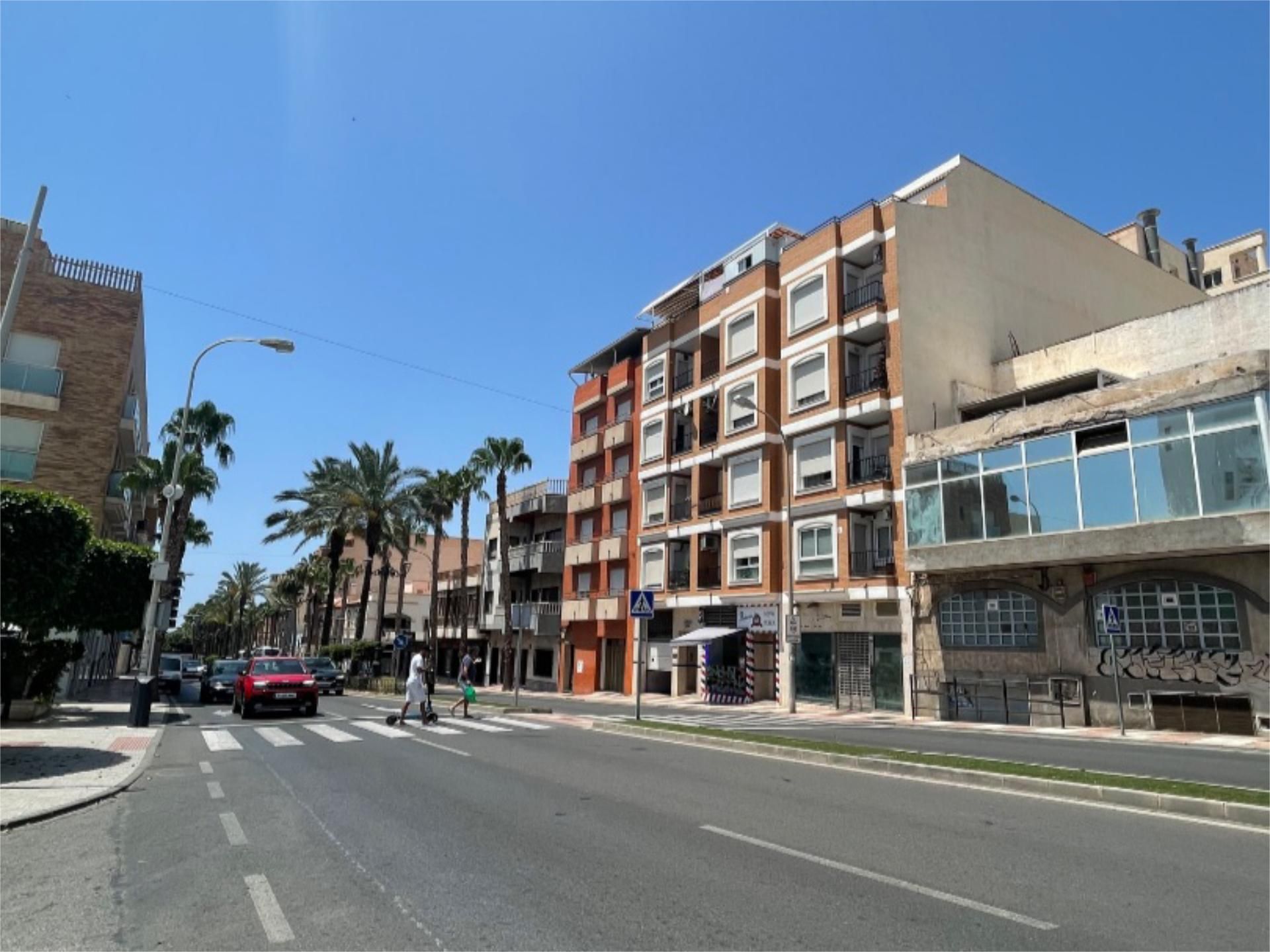 Vista exterior de Pis de lloguer en Roquetas de Mar amb Balcó