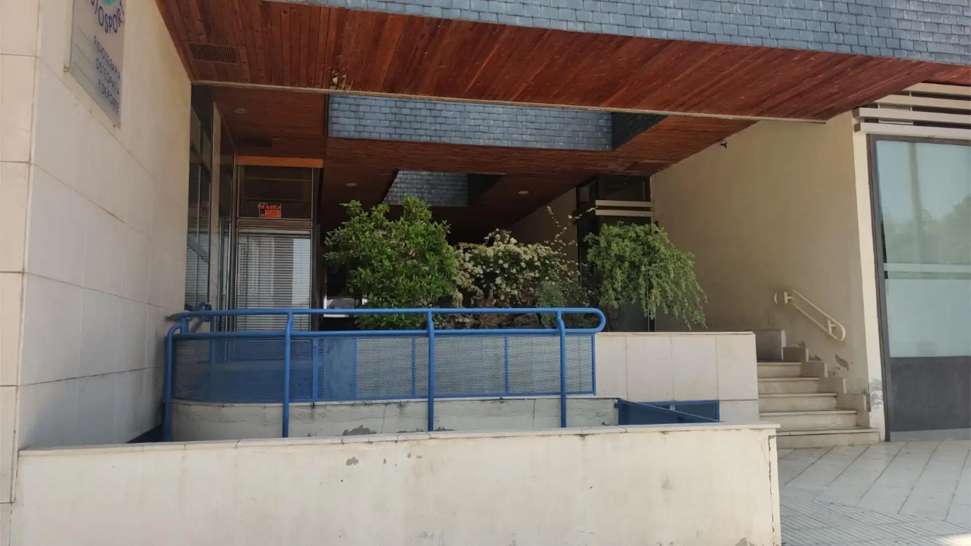 Vista exterior de Local de alquiler en Soria Capital 