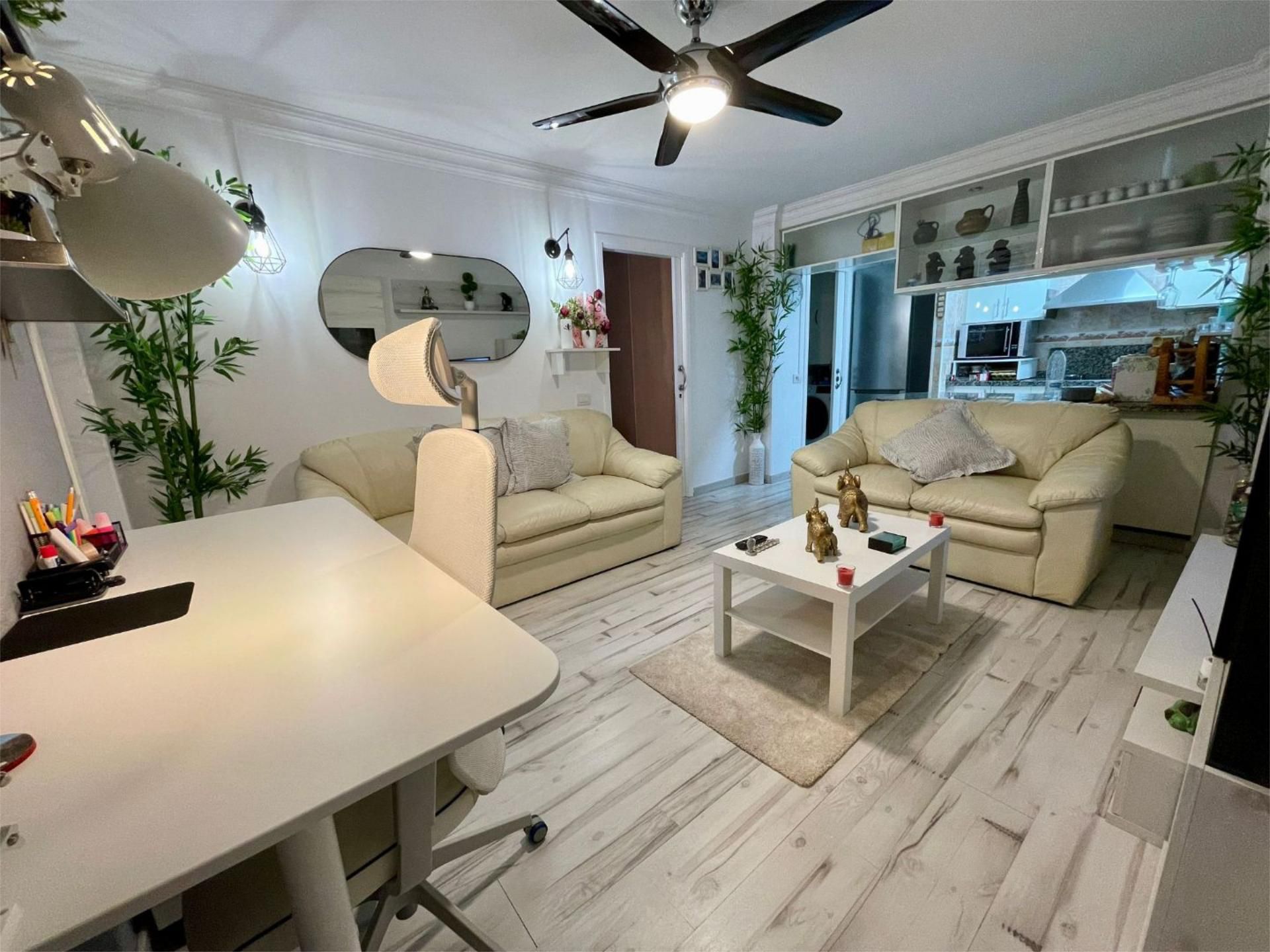 Sala d'estar de Pis de lloguer en Puerto de la Cruz amb Terrassa