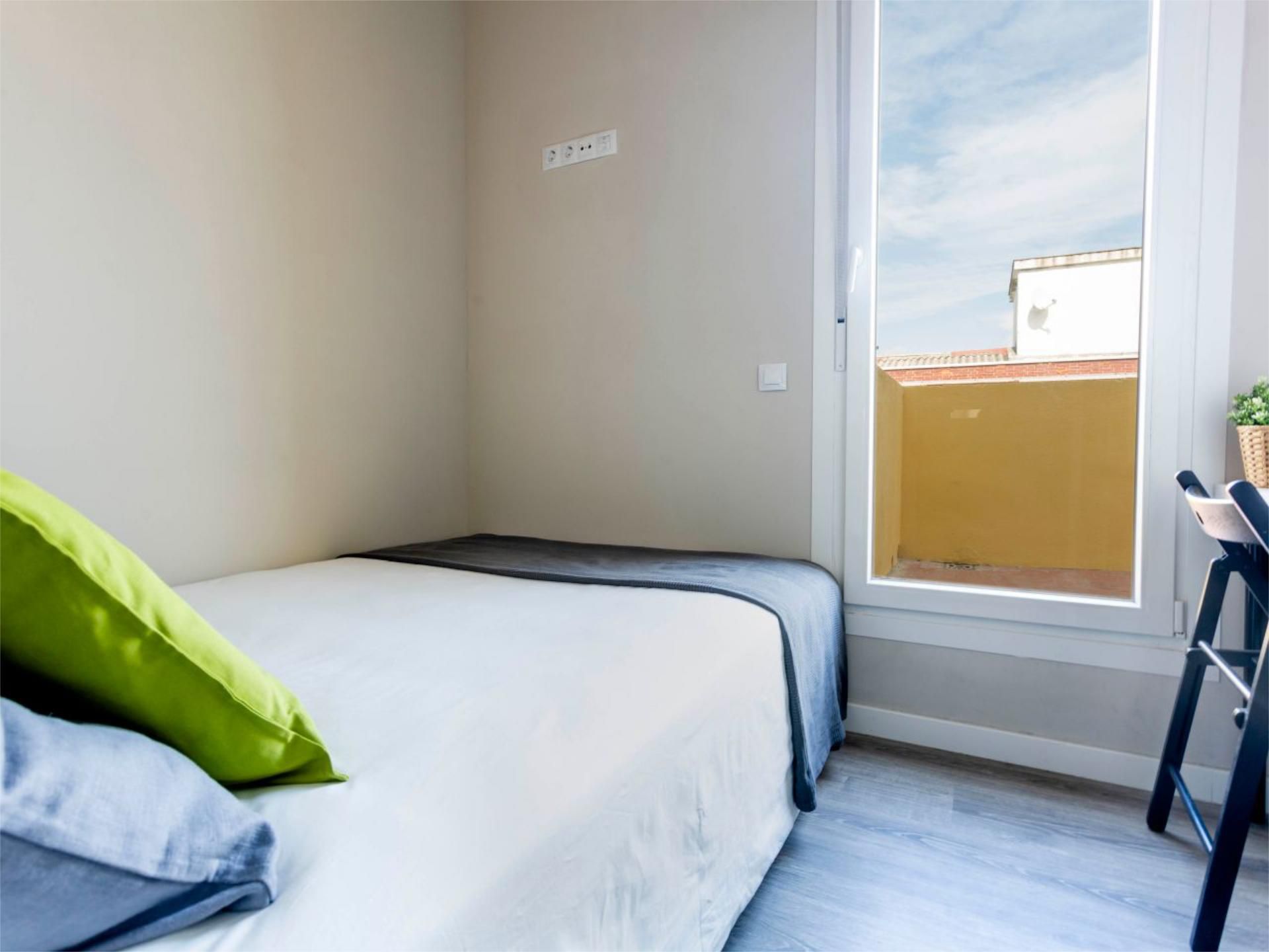 Dormitori de Pis per a compartir en  Madrid Capital amb Calefacció, Parquet i Terrassa