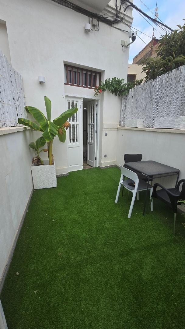 Terrassa de Apartament de lloguer en  Valencia Capital amb Aire condicionat, Terrassa i Moblat