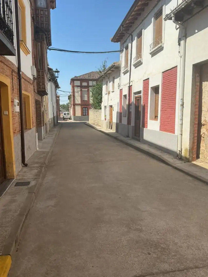 Casa adosada en venda a Calle Piedad, 40, Herrera de Pisuerga Vista exterior de Casa adosada en venda en Herrera de Pisuerga amb Jardí privat, Traster i Moblat
