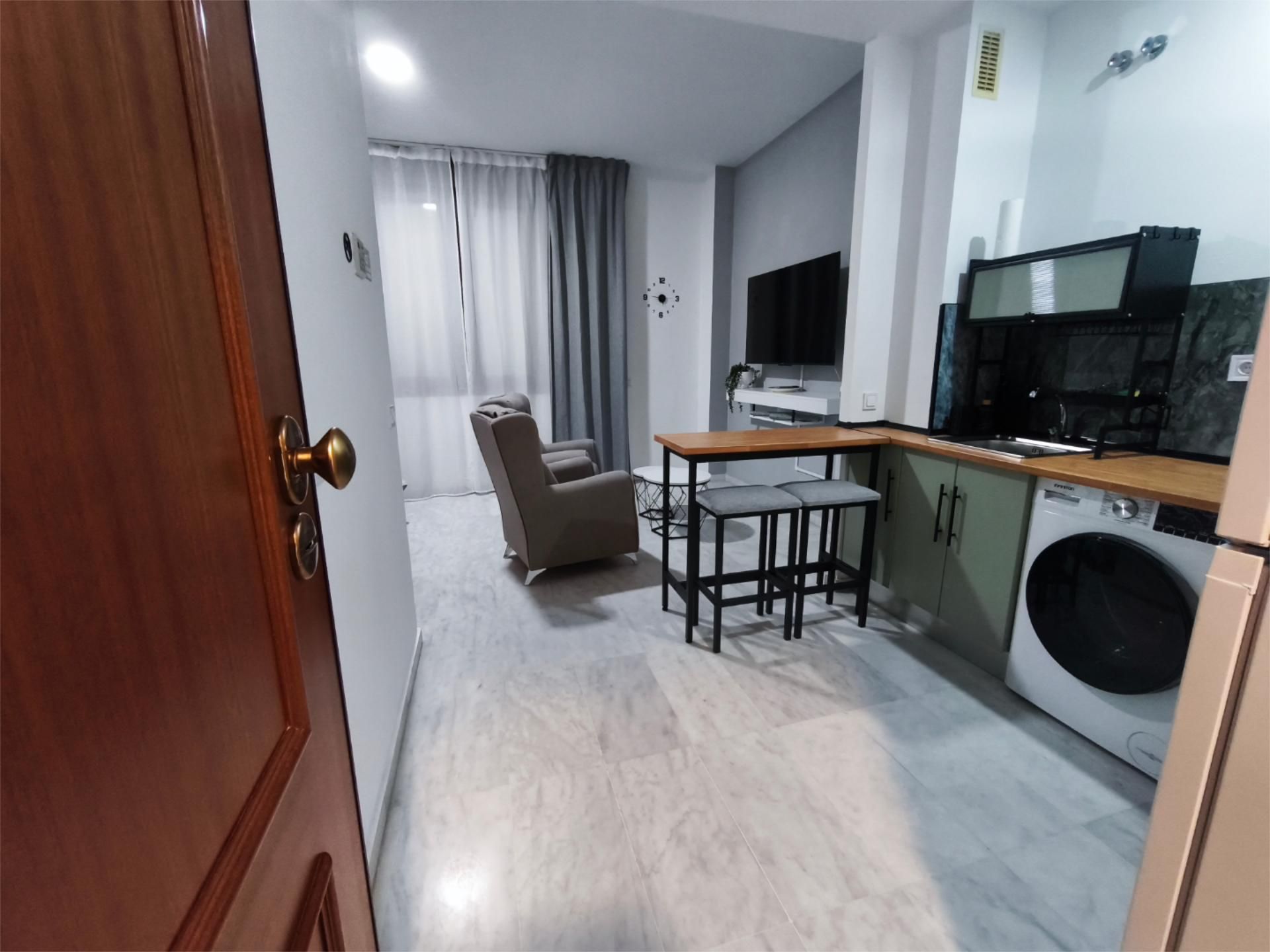 Living room of Flat for sale in  Sevilla Capital  with Air Conditioner and Swimming Pool