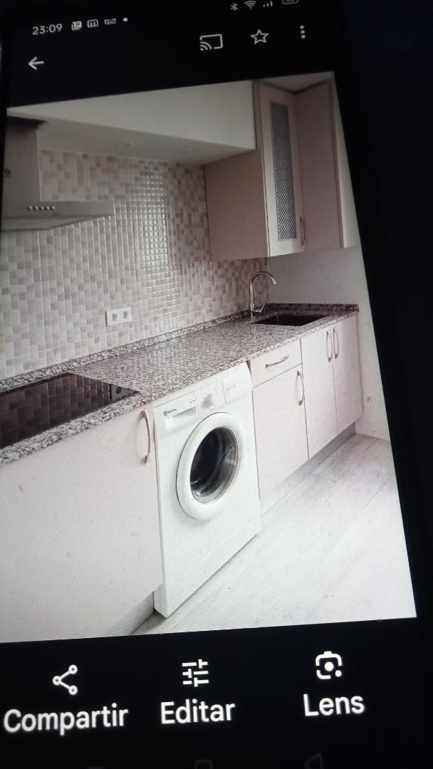 Kitchen of Flat to share in León Capital   with Heating, Storage room and Furnished