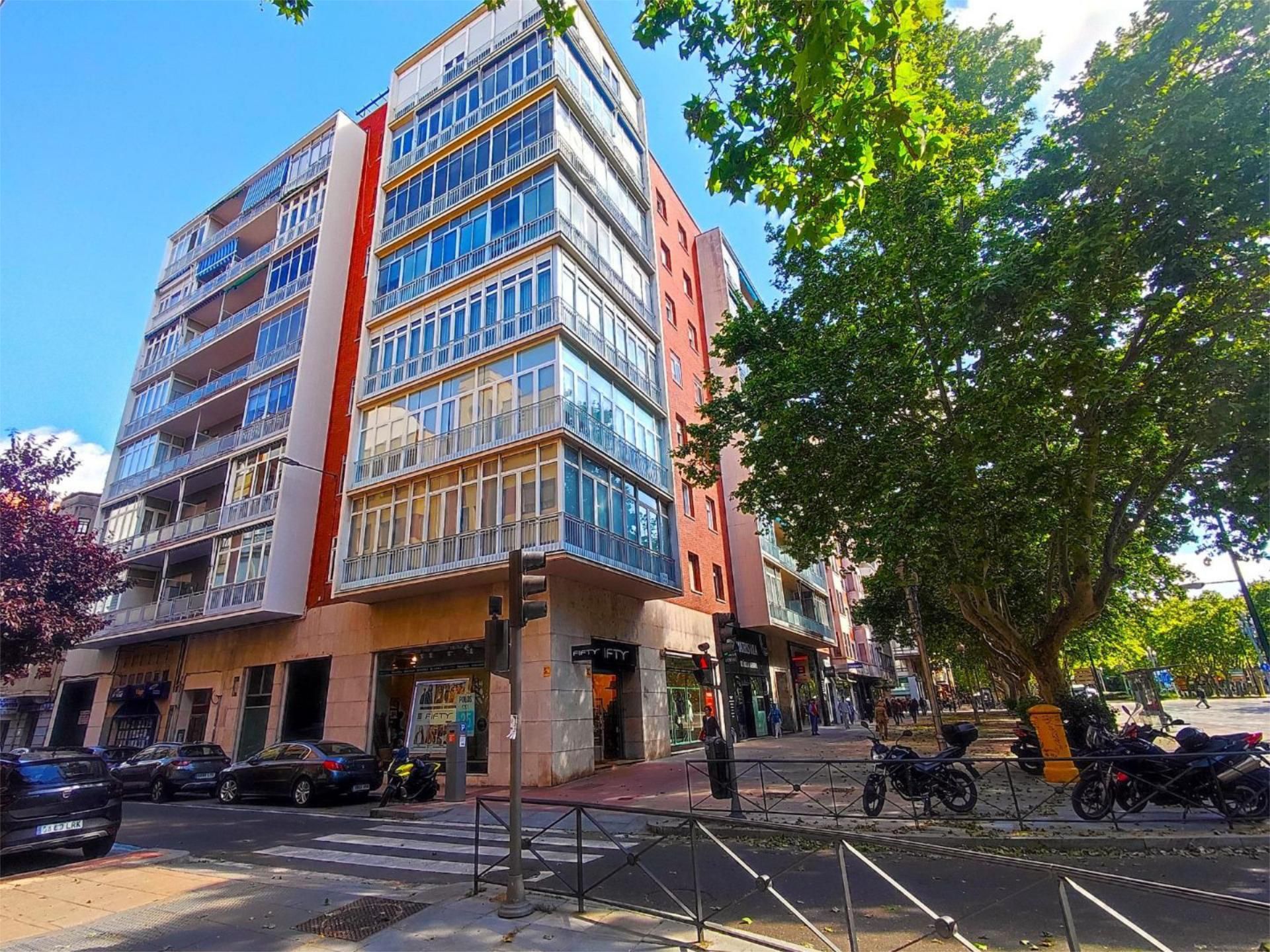 Vista exterior de Pis en venda en Valladolid Capital amb Terrassa i Balcó