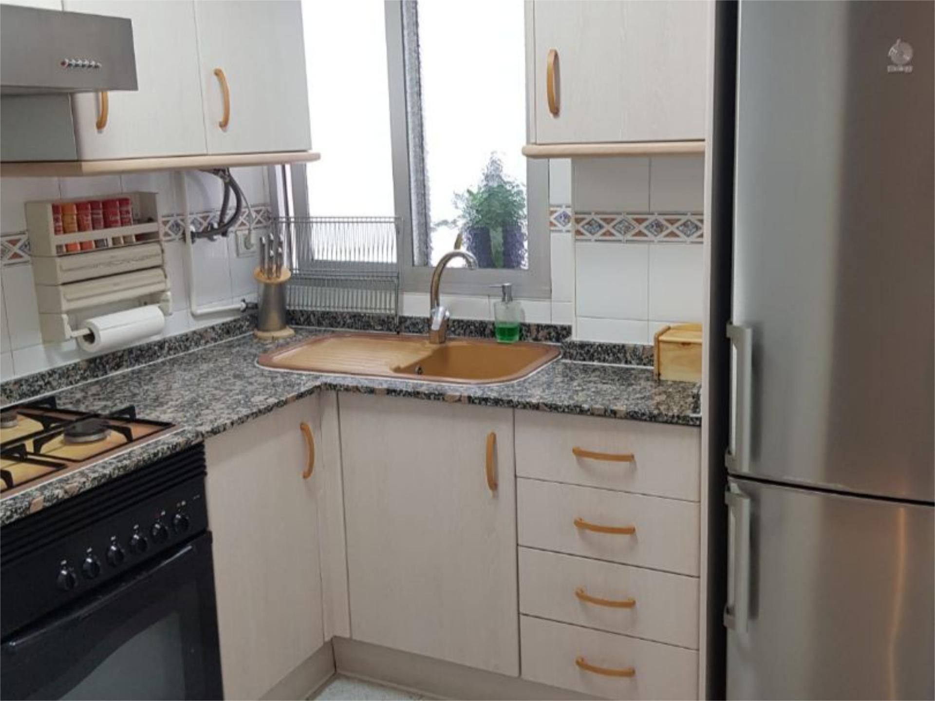 Kitchen of Flat to share in  Valencia Capital  with Air Conditioner, Parquet flooring and Furnished