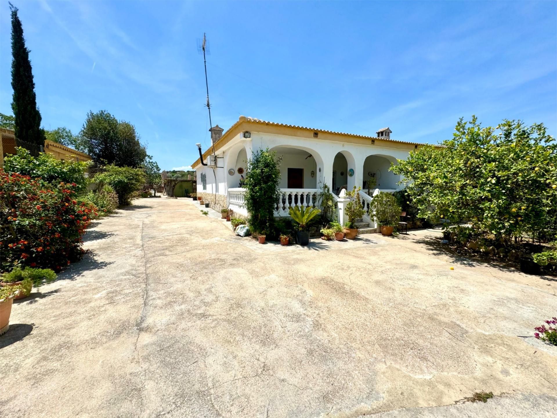 Exterior view of House or chalet to rent in Montroy  with Air Conditioner, Terrace and Swimming Pool