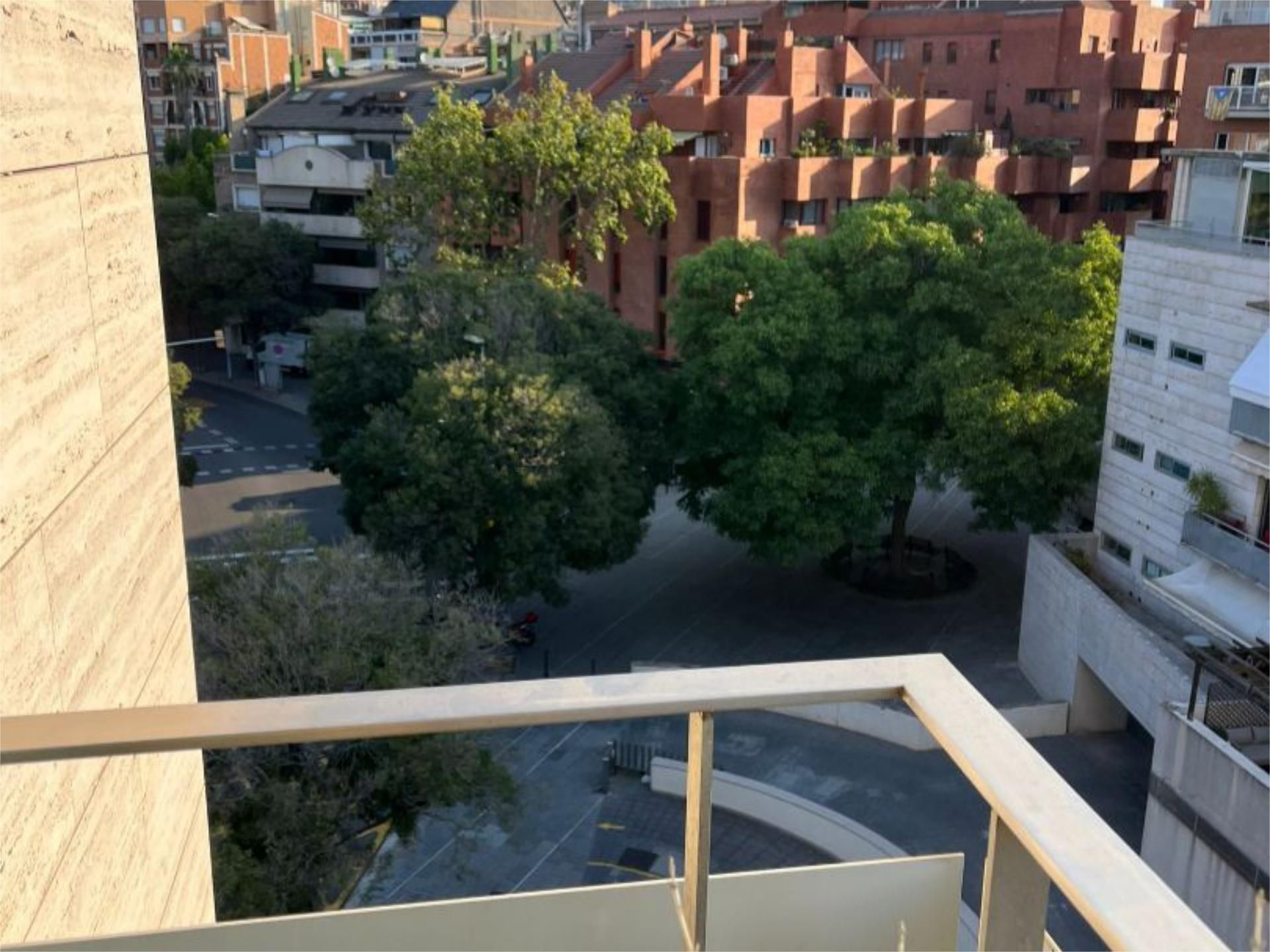 Exterior view of Flat for sale in  Barcelona Capital  with Air Conditioner, Heating and Private garden