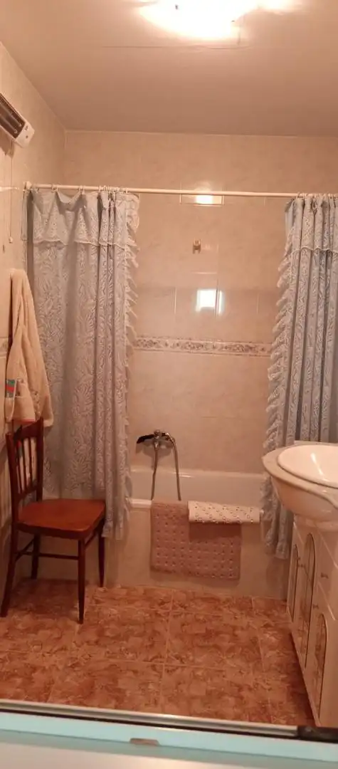 Baño de Planta baja en venta en Benamaurel con Calefacción, Terraza y Amueblado
