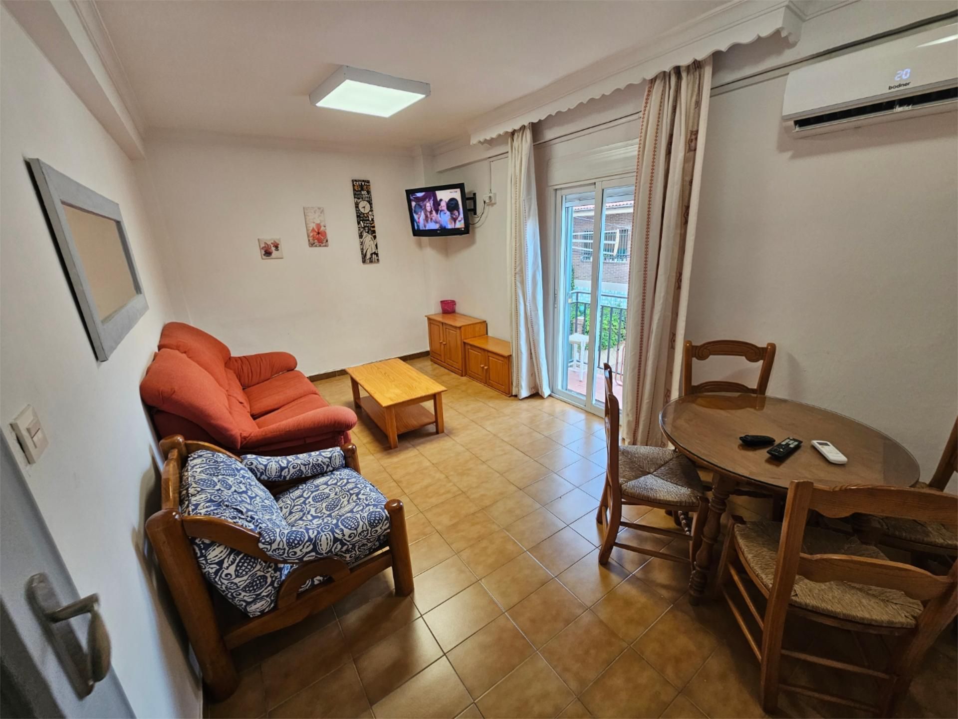 Living room of Flat to rent in  Granada Capital  with Air Conditioner and Balcony