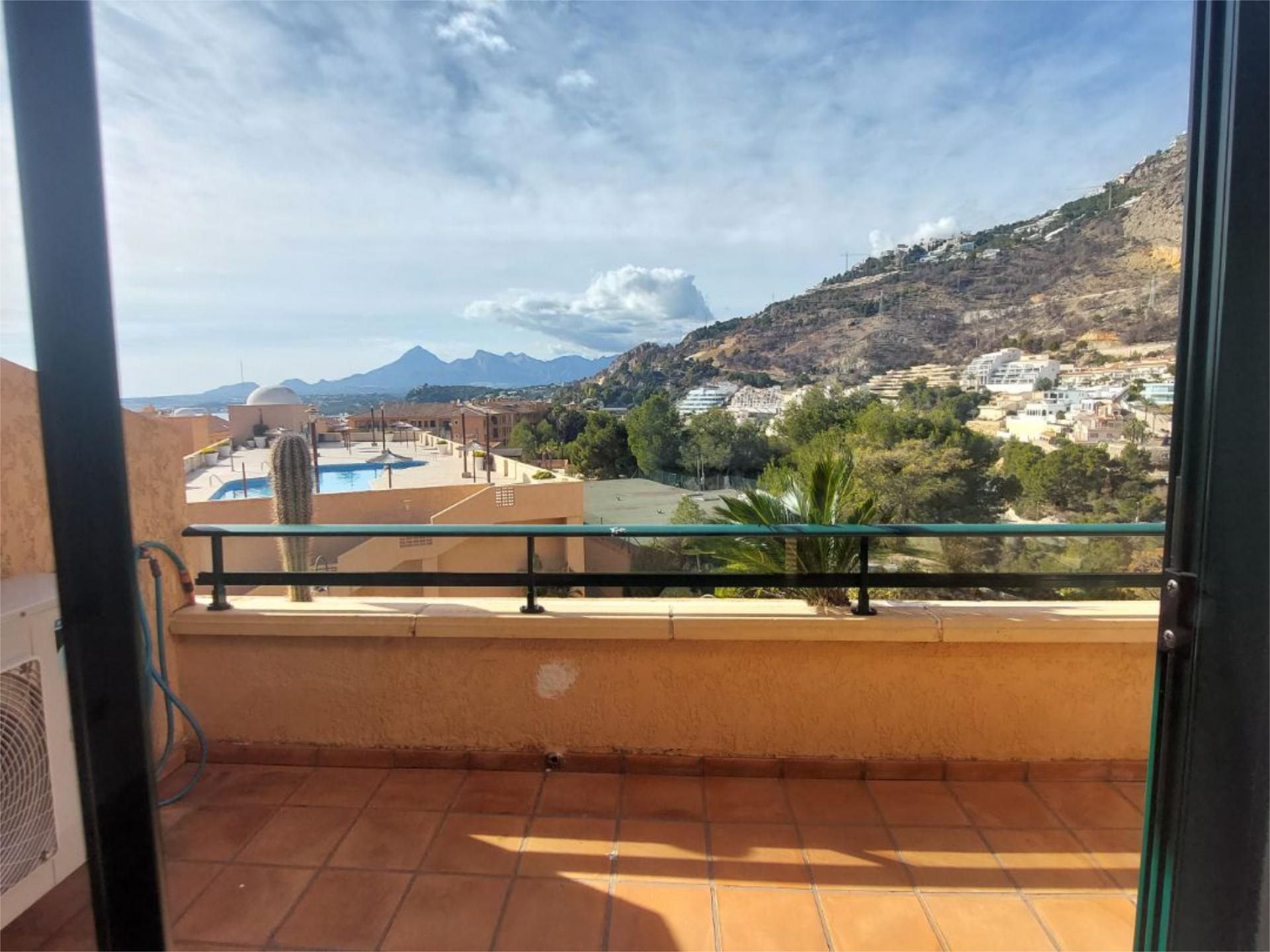 Vista exterior de Pis en venda en Altea amb Aire condicionat, Piscina i Balcó