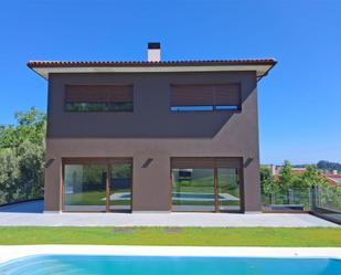 Vista exterior de Casa o xalet en venda en Culleredo amb Terrassa, Piscina i Balcó