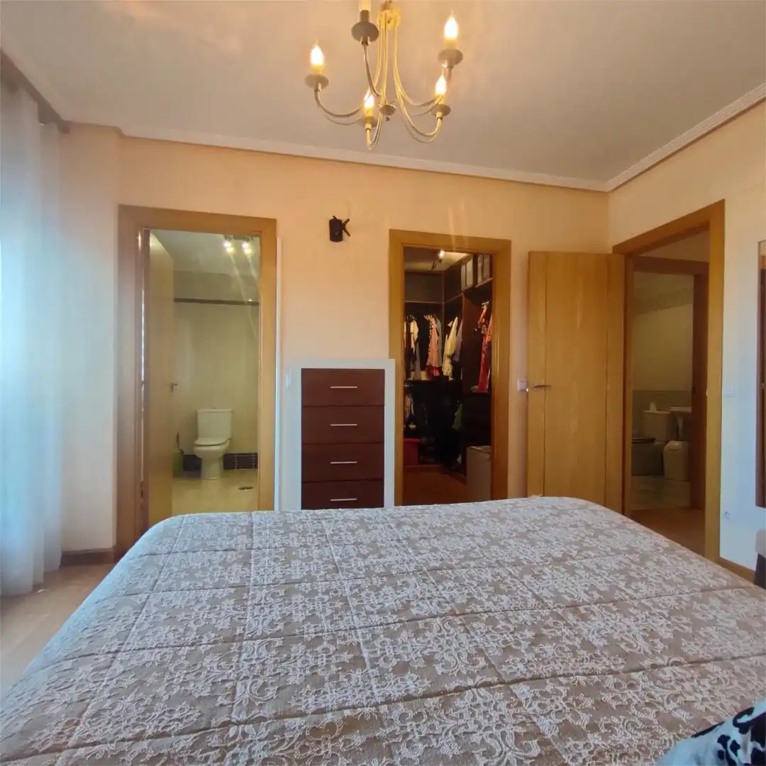 Casa adosada en venda a Calle Marco Antonio, 26, Buenavista Dormitori de Casa adosada en venda en Buenavista amb Calefacció, Parquet i Moblat