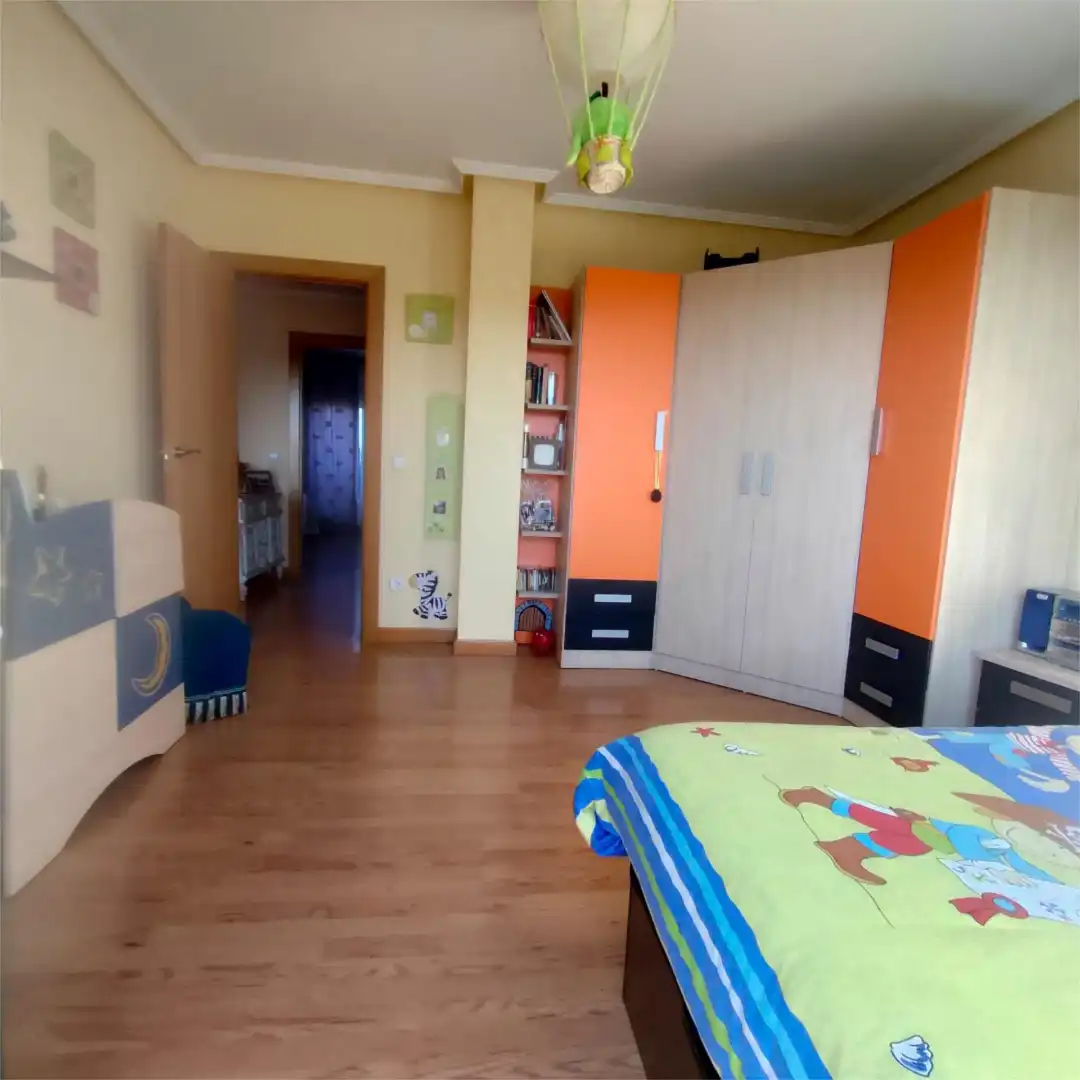 Casa adosada en venda a Calle Marco Antonio, 26, Buenavista Dormitori de Casa adosada en venda en Buenavista amb Calefacció, Parquet i Moblat
