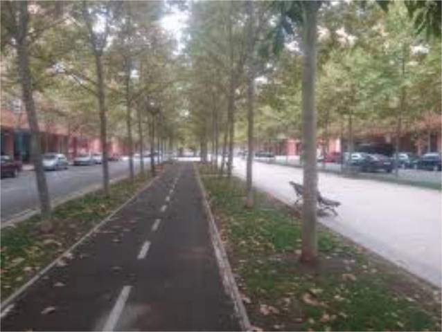 Local comercial en Alquiler en Calle de Aguarón, 2 en Barrio Jesús