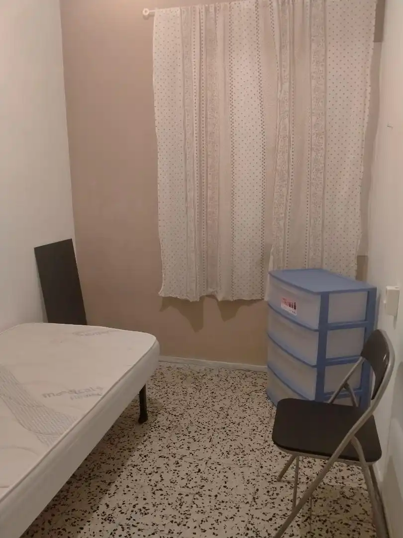 Room in Avinguda dels Països Catalans, 1, El Centre Bedroom of Flat for share in Esplugues de Llobregat with Furnished, Washing machine and Microwave