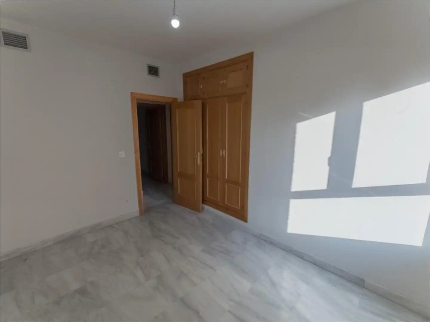 Wohnung zum Verkauf in Avenida José Laguillo, 16, San Carlos - San José Schlafzimmer von Wohnung zum Verkauf in Sevilla Capital mit Klimaanlage