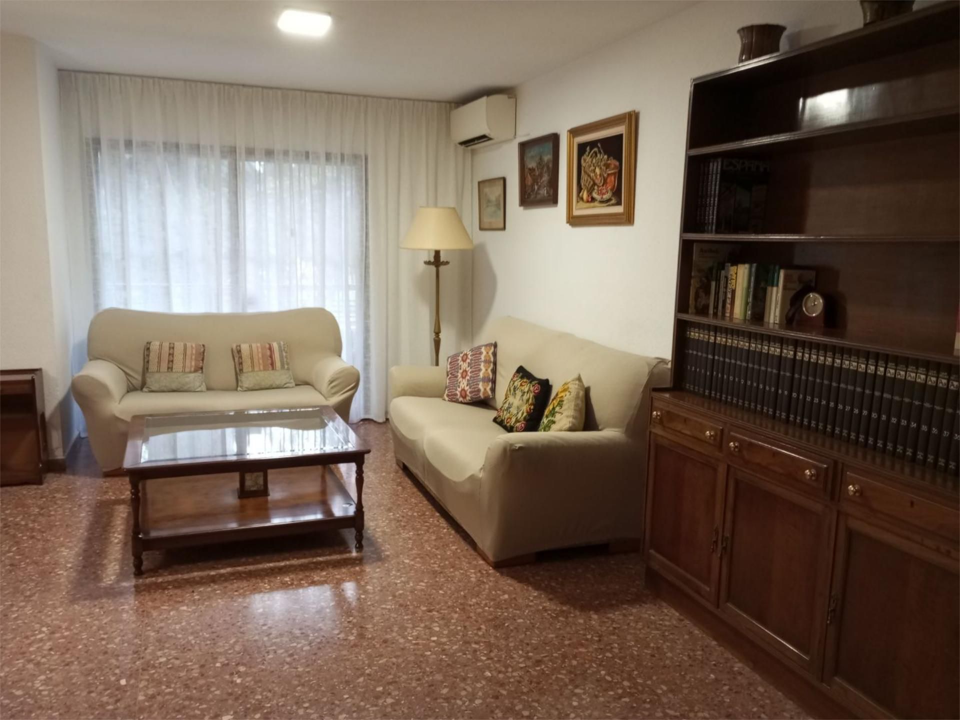 Sala de estar de Piso de alquiler en  Valencia Capital con Aire acondicionado, Calefacción y Amueblado