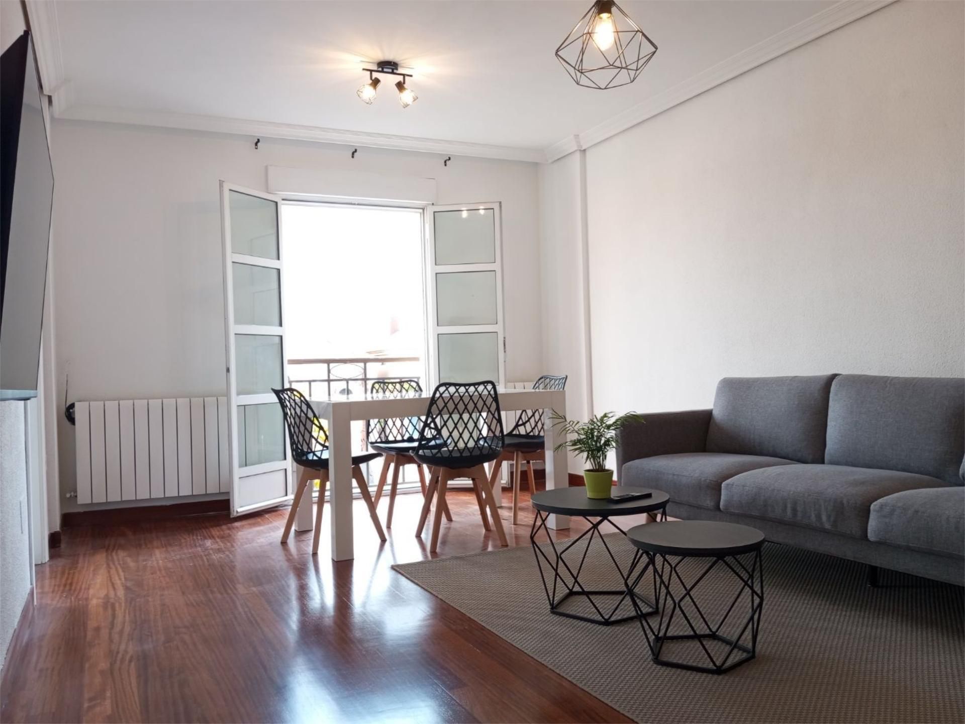 Living room of Flat to rent in Boecillo  with Heating, Parquet flooring and Furnished