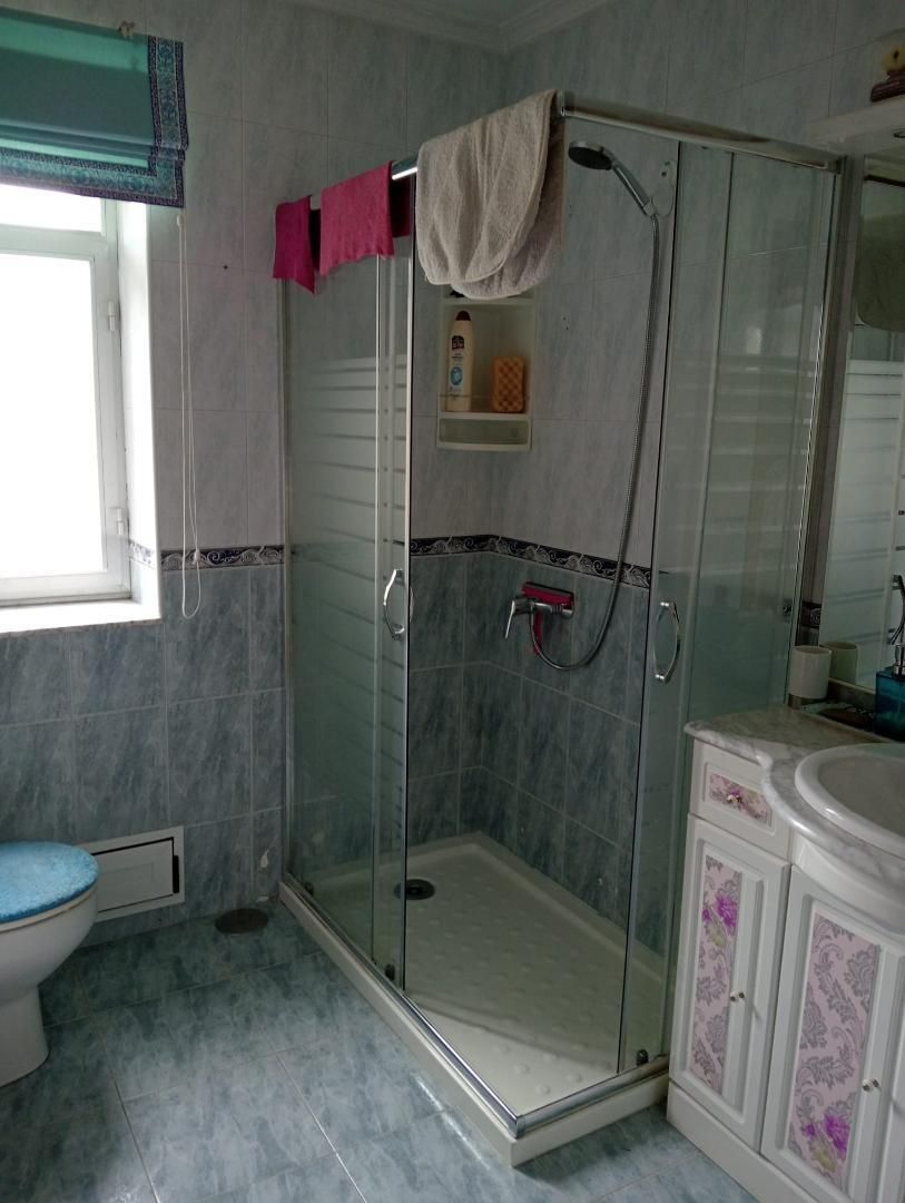 Bany de Pis en venda en Villablino amb Calefacció, Parquet i Moblat