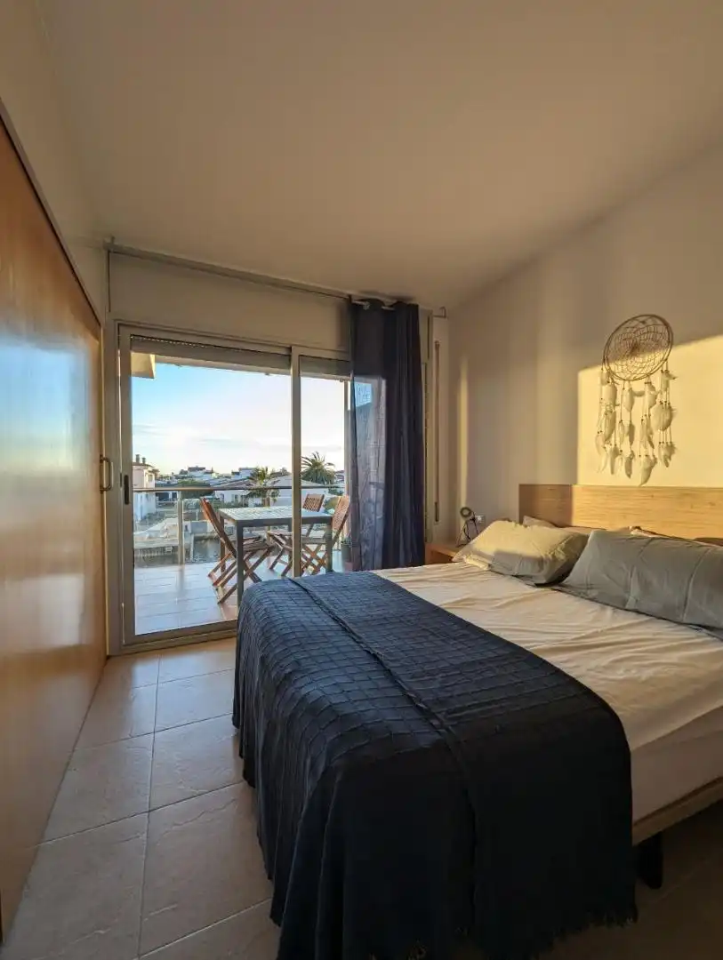 Flat for sale in Avinguda de Santa Margarida, 11, Santa Margarita Bedroom of Flat for sale in Roses with Air Conditioner, Terrace and Swimming Pool