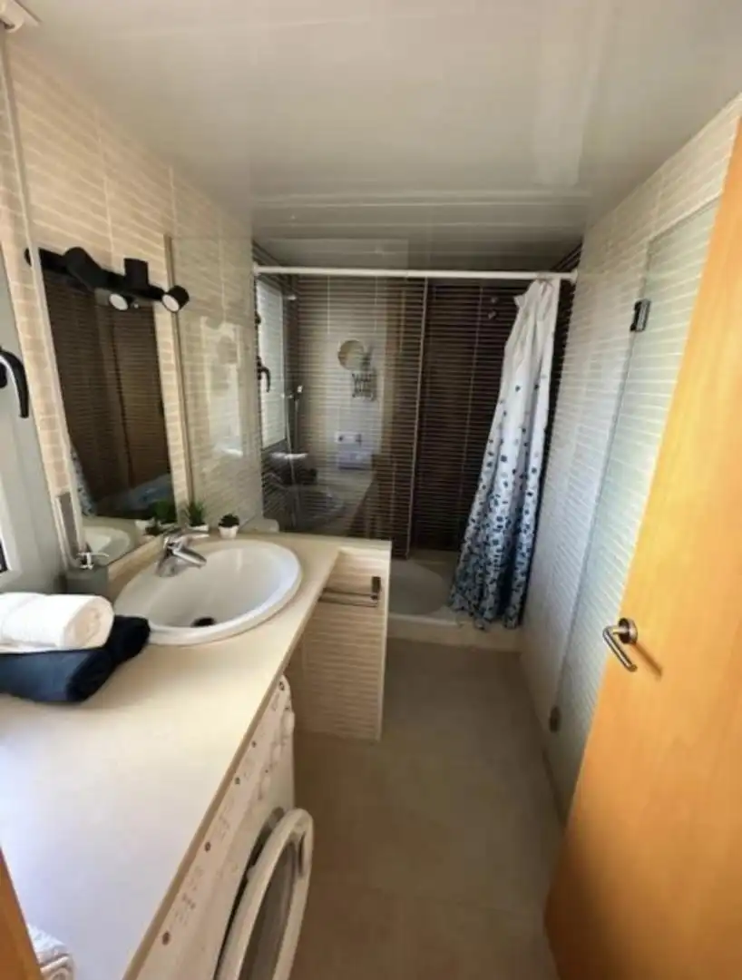 Flat for sale in Avinguda de Santa Margarida, 11, Santa Margarita Bathroom of Flat for sale in Roses with Air Conditioner, Terrace and Swimming Pool