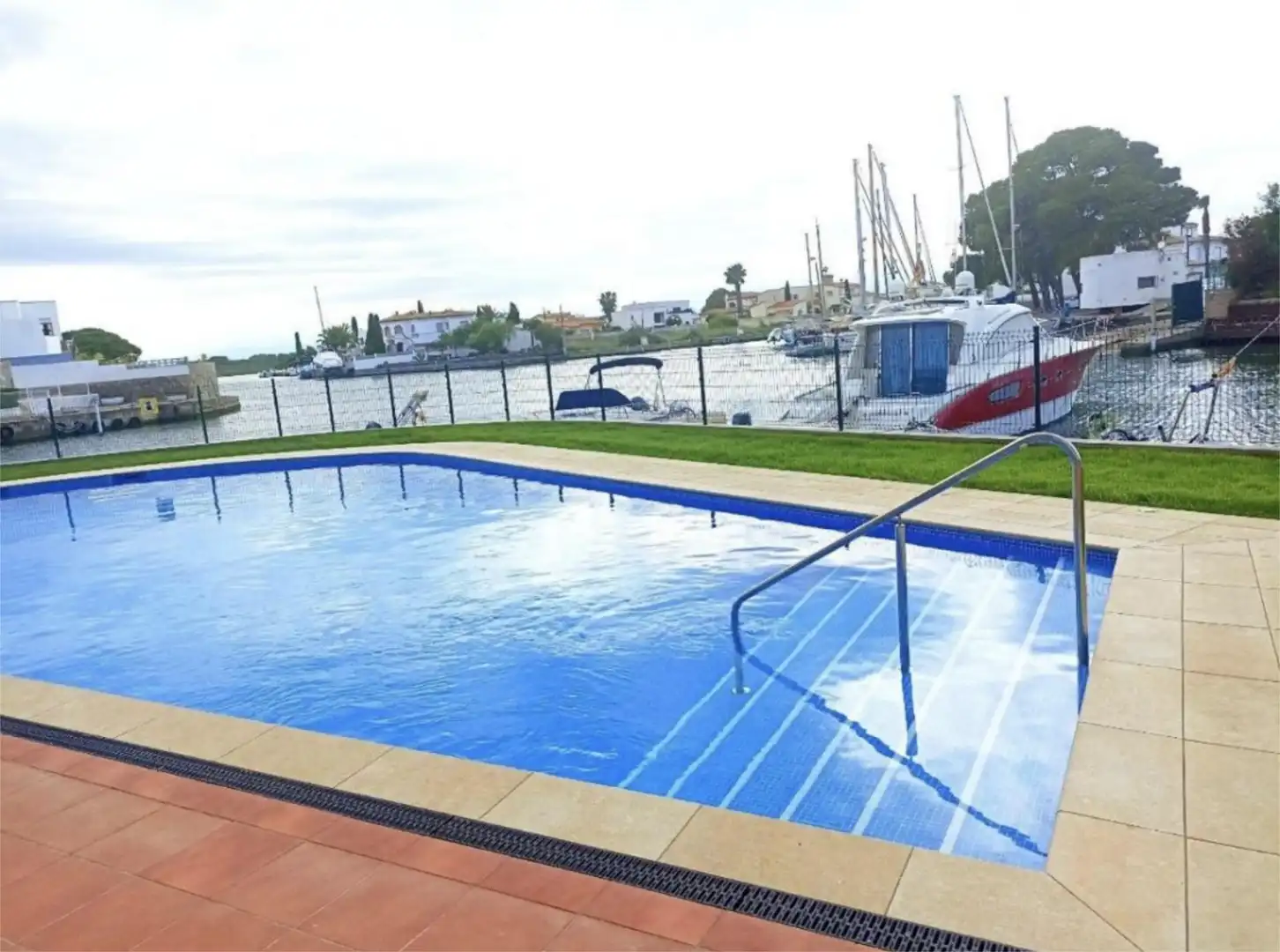 Flat for sale in Avinguda de Santa Margarida, 11, Santa Margarita Swimming pool of Flat for sale in Roses with Air Conditioner, Terrace and Swimming Pool