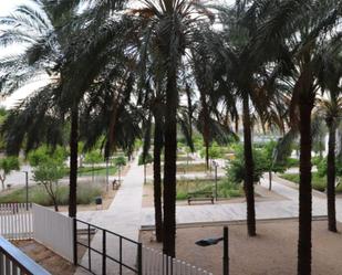 Vista exterior de Pis de lloguer en  Valencia Capital amb Jardí privat, Moblat i Balcó