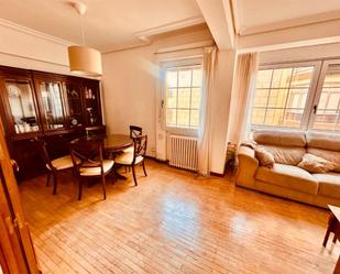 Living room of Flat for sale in Valladolid Capital  with Heating, Parquet flooring and Balcony