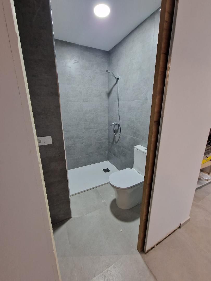 Bathroom of Flat to rent in La Línea de la Concepción  with Oven, Washing machine and TV