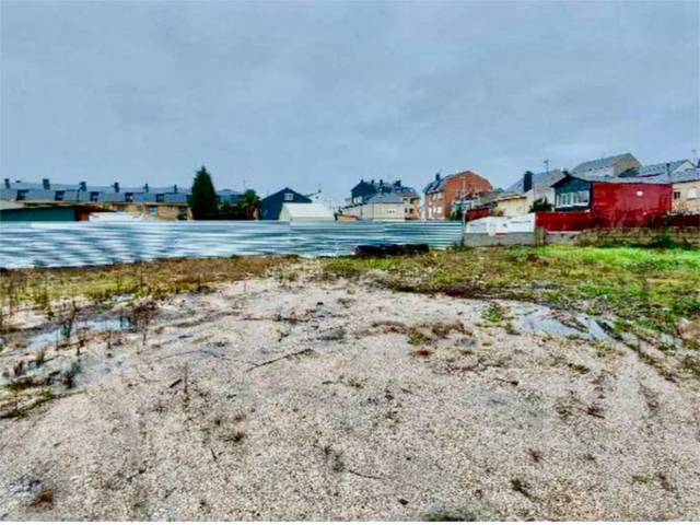 Terreno urbanizable en Venta en Camino el Francés, 90 en Cuatro Vientos