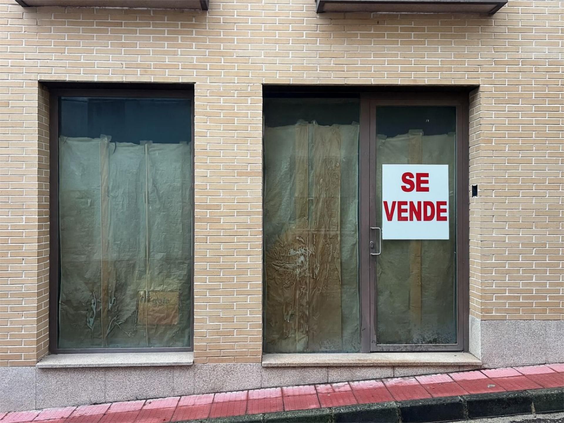 Vista exterior de Local en venda en La Torre de Esteban Hambrán