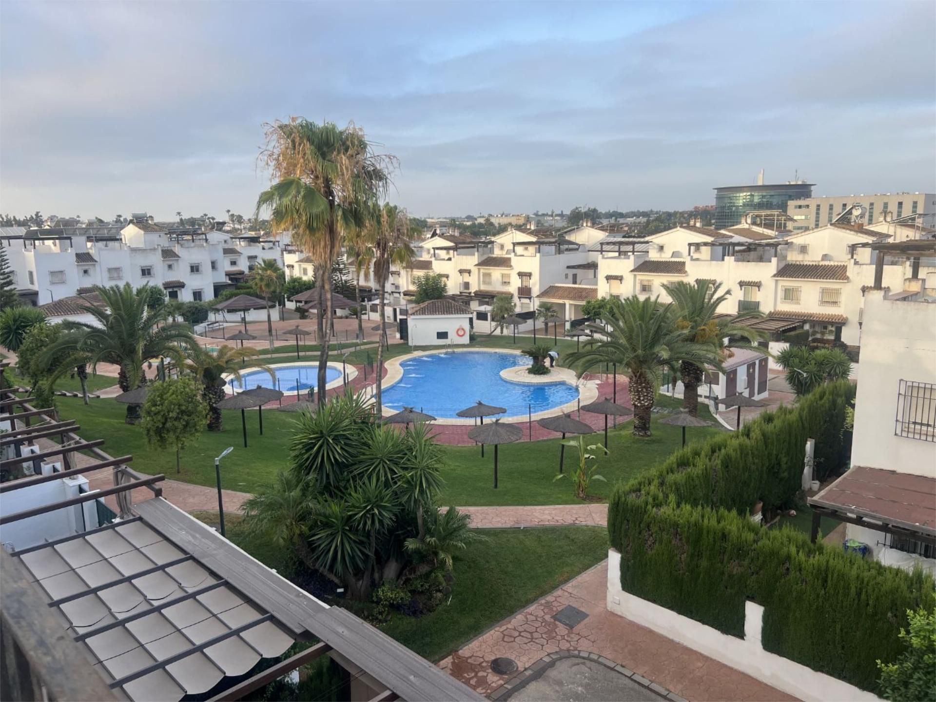 Garden of Single-family semi-detached for sale in Dos Hermanas  with Air Conditioner, Terrace and Swimming Pool