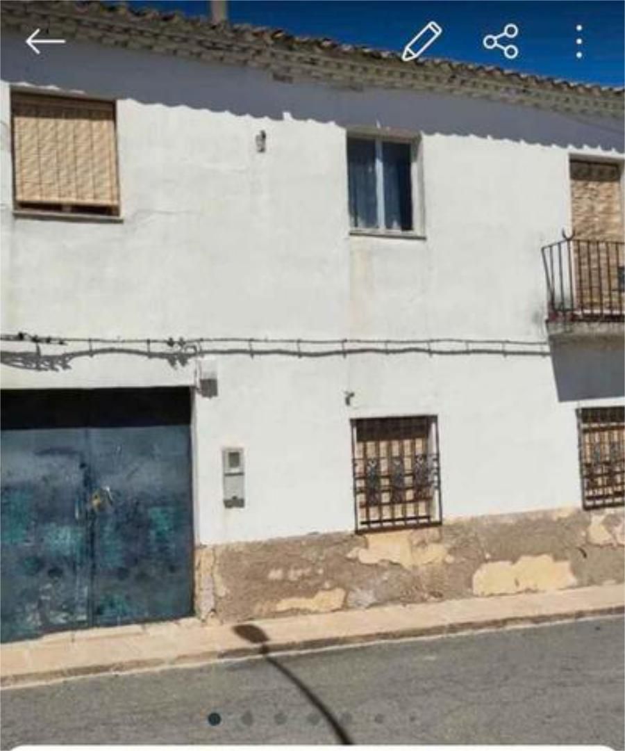 Exterior view of House or chalet for sale in Porcuna  with Private garden