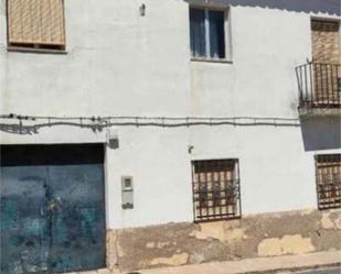 Vista exterior de Casa o xalet en venda en Porcuna amb Jardí privat