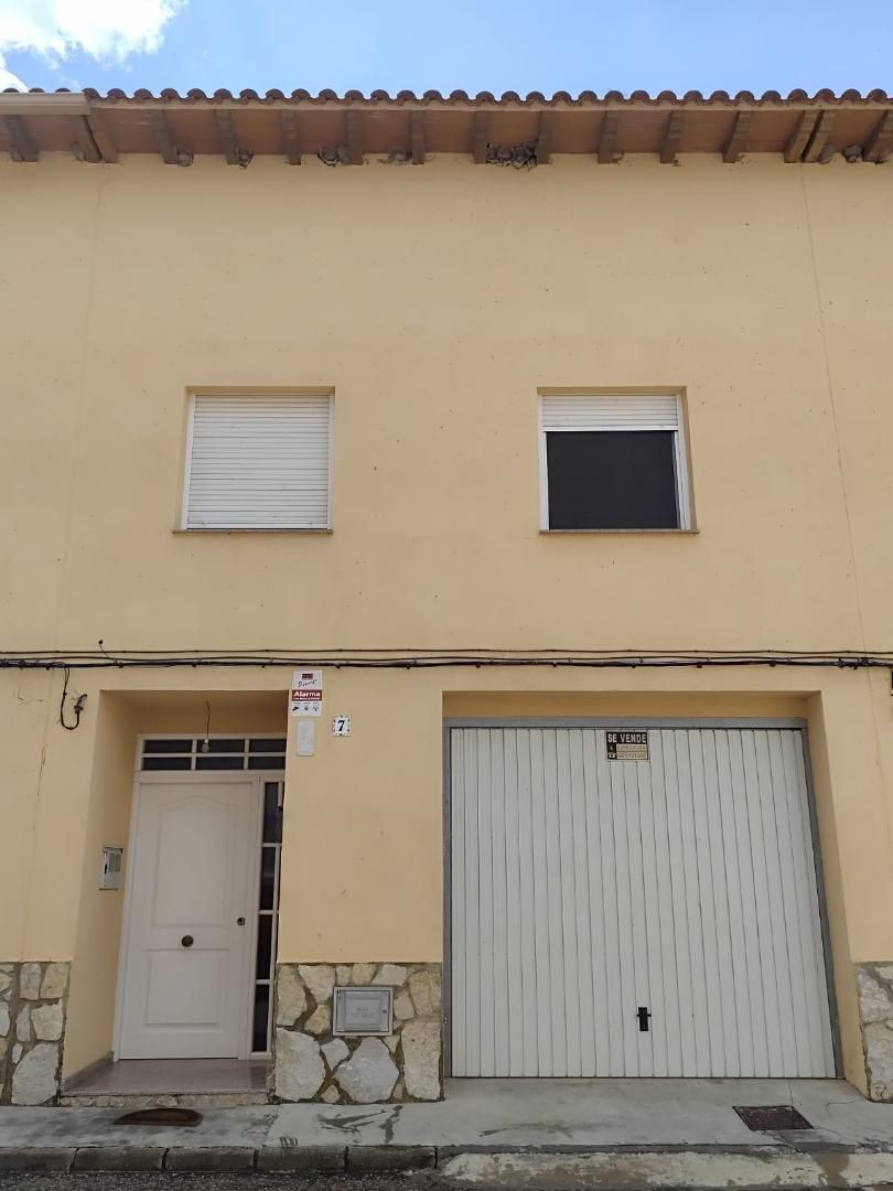 Exterior view of Single-family semi-detached for sale in Landete  with Heating, Terrace and Storage room