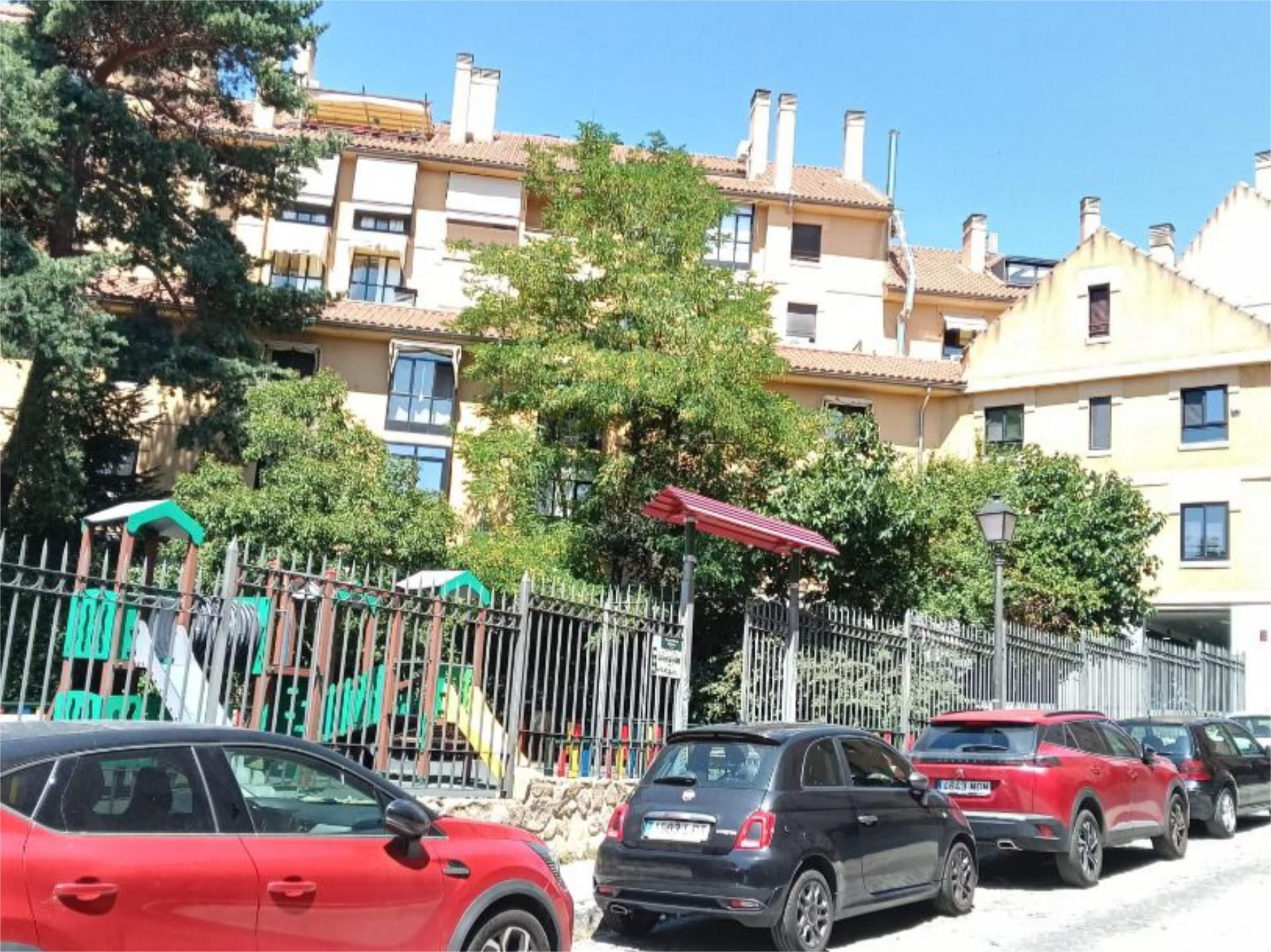 Exterior view of Flat for sale in San Lorenzo de El Escorial  with Private garden, Parquet flooring and Storage room