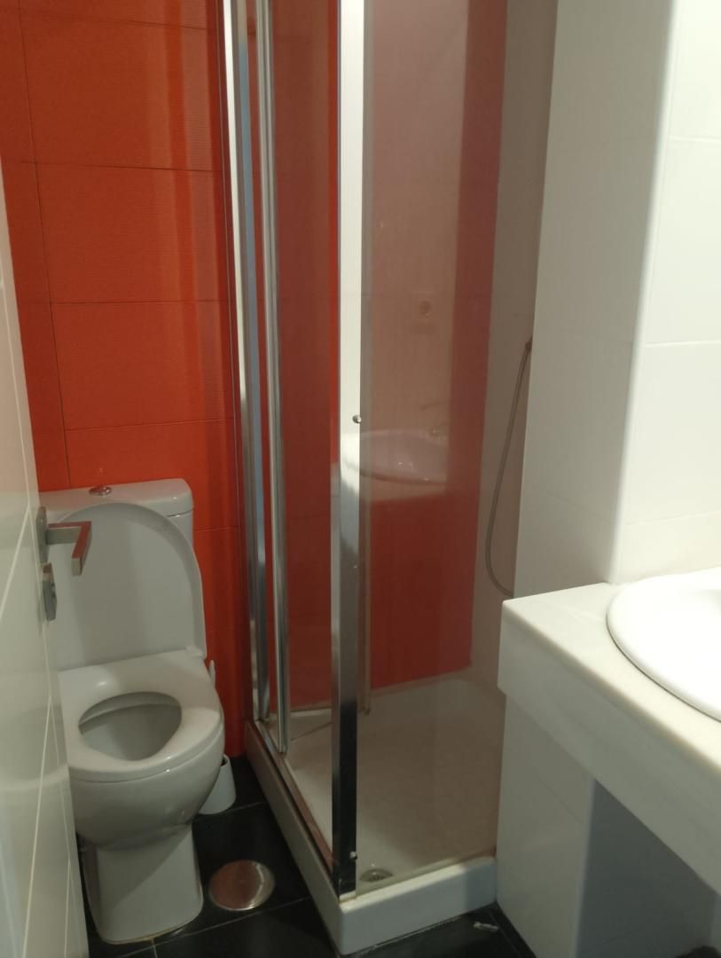 Bathroom of Flat to rent in Estepona  with Air Conditioner, Heating and Private garden
