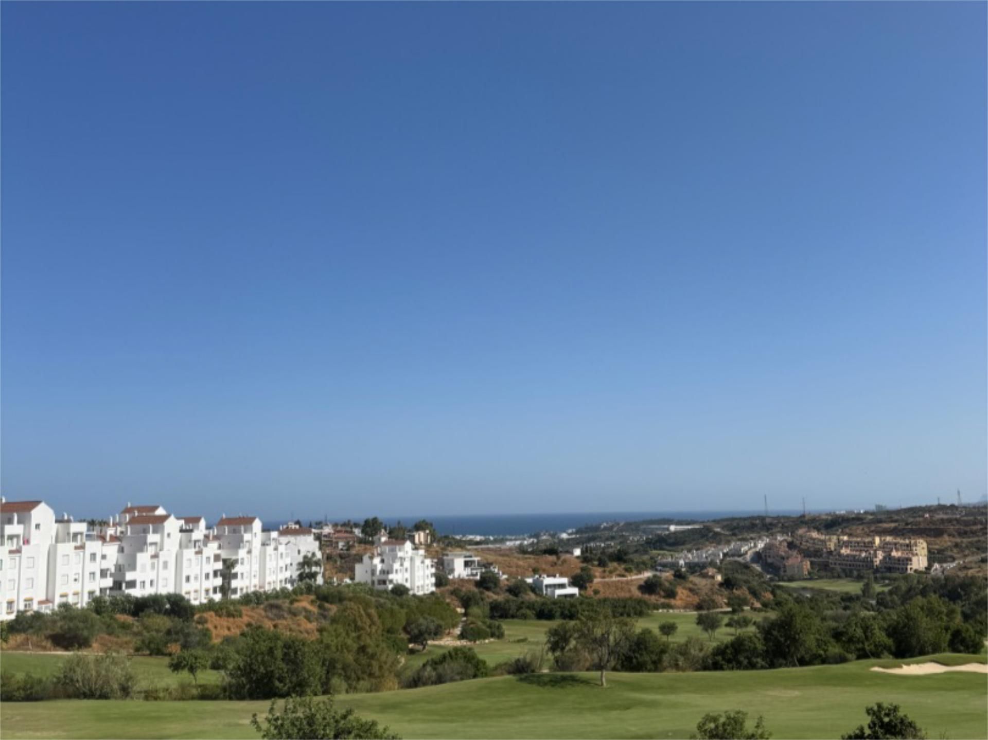 Vista exterior de Pis de lloguer en Estepona amb Aire condicionat, Calefacció i Jardí privat