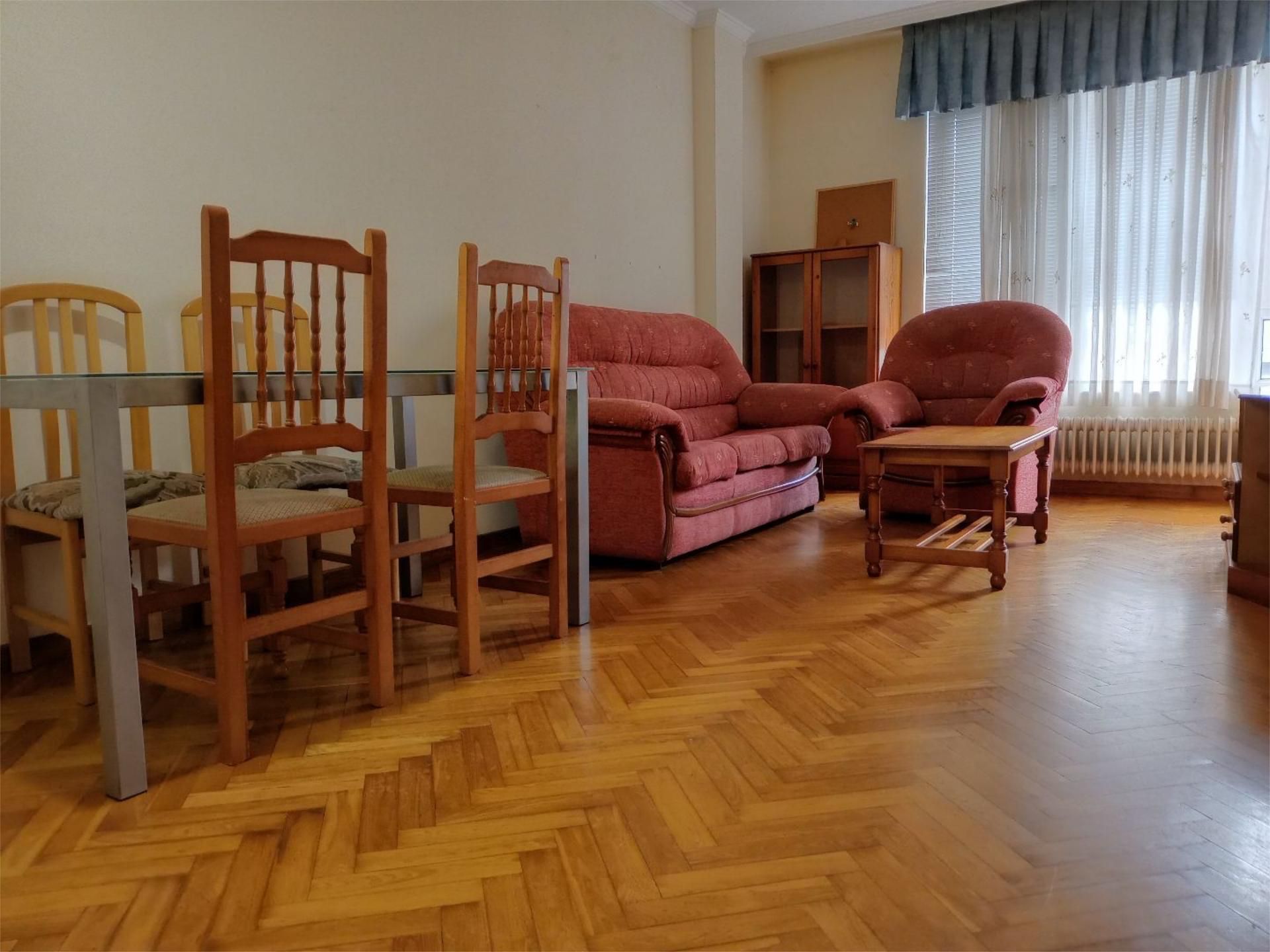 Sala d'estar de Pis de lloguer en Lugo Capital amb Calefacció, Parquet i Moblat