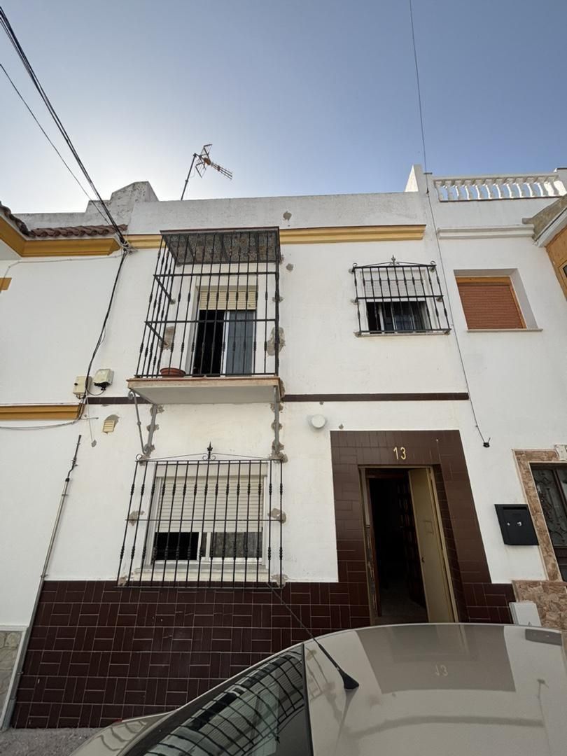 Vista exterior de Casa adosada en venda en Arcos de la Frontera amb Aire condicionat, Calefacció i Terrassa