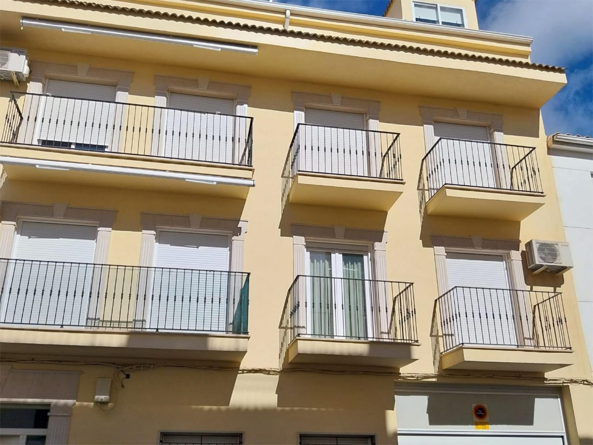 Vista exterior de Pis en venda en Huelma amb Aire condicionat, Calefacció i Terrassa