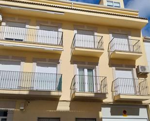 Außenansicht von Wohnung zum verkauf in Huelma mit Klimaanlage, Heizung und Terrasse