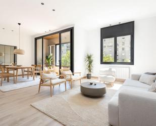 Sala d'estar de Pis en venda en  Barcelona Capital amb Aire condicionat i Balcó